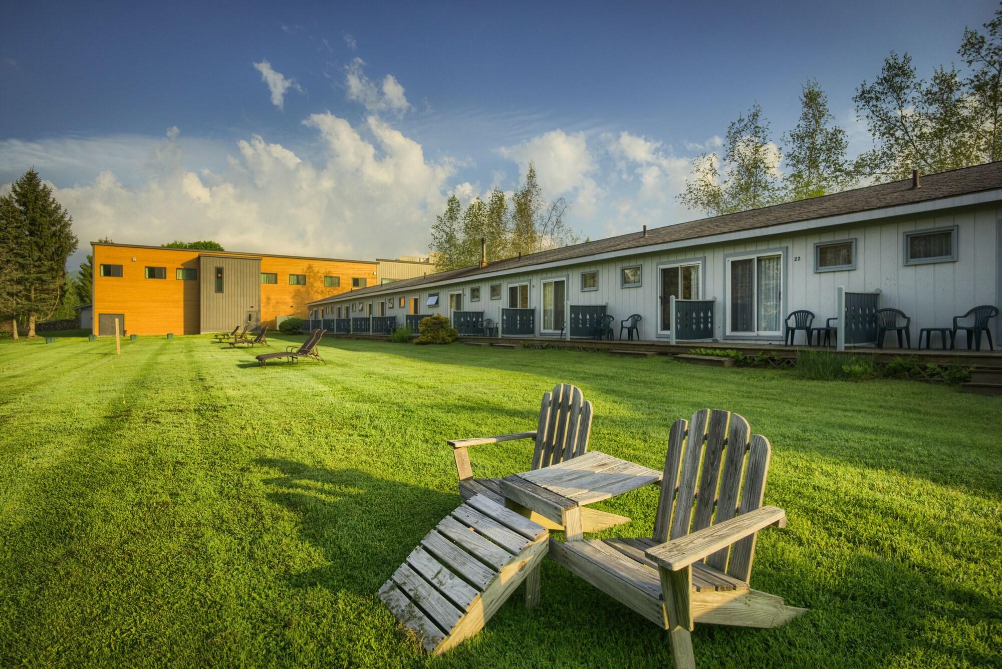Sun & Ski Inn And Suites Стоу Екстериор снимка