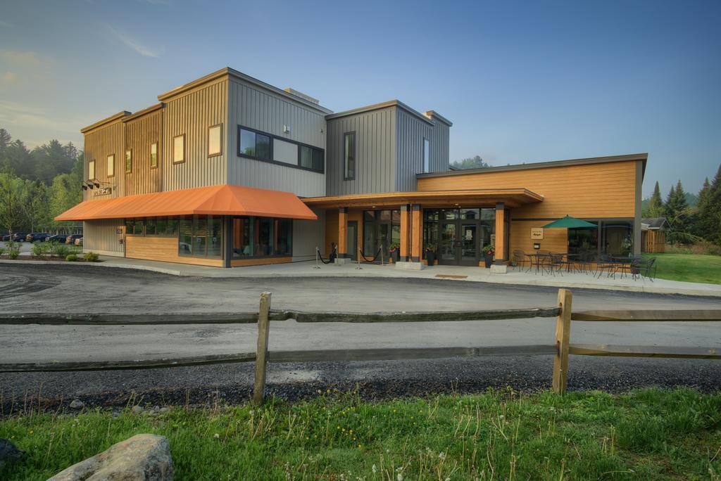 Sun & Ski Inn And Suites Стоу Екстериор снимка