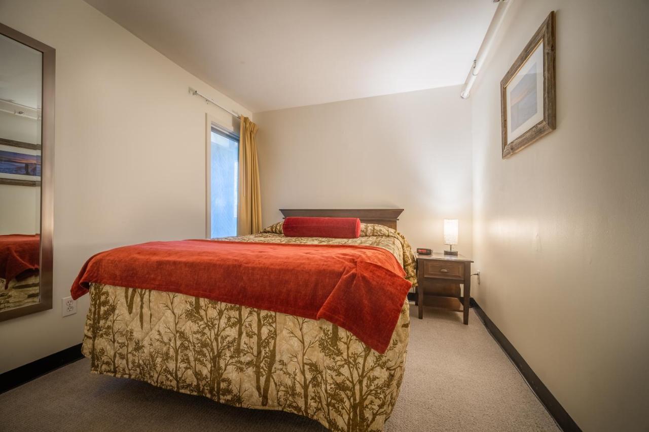 Sun & Ski Inn And Suites Стоу Екстериор снимка