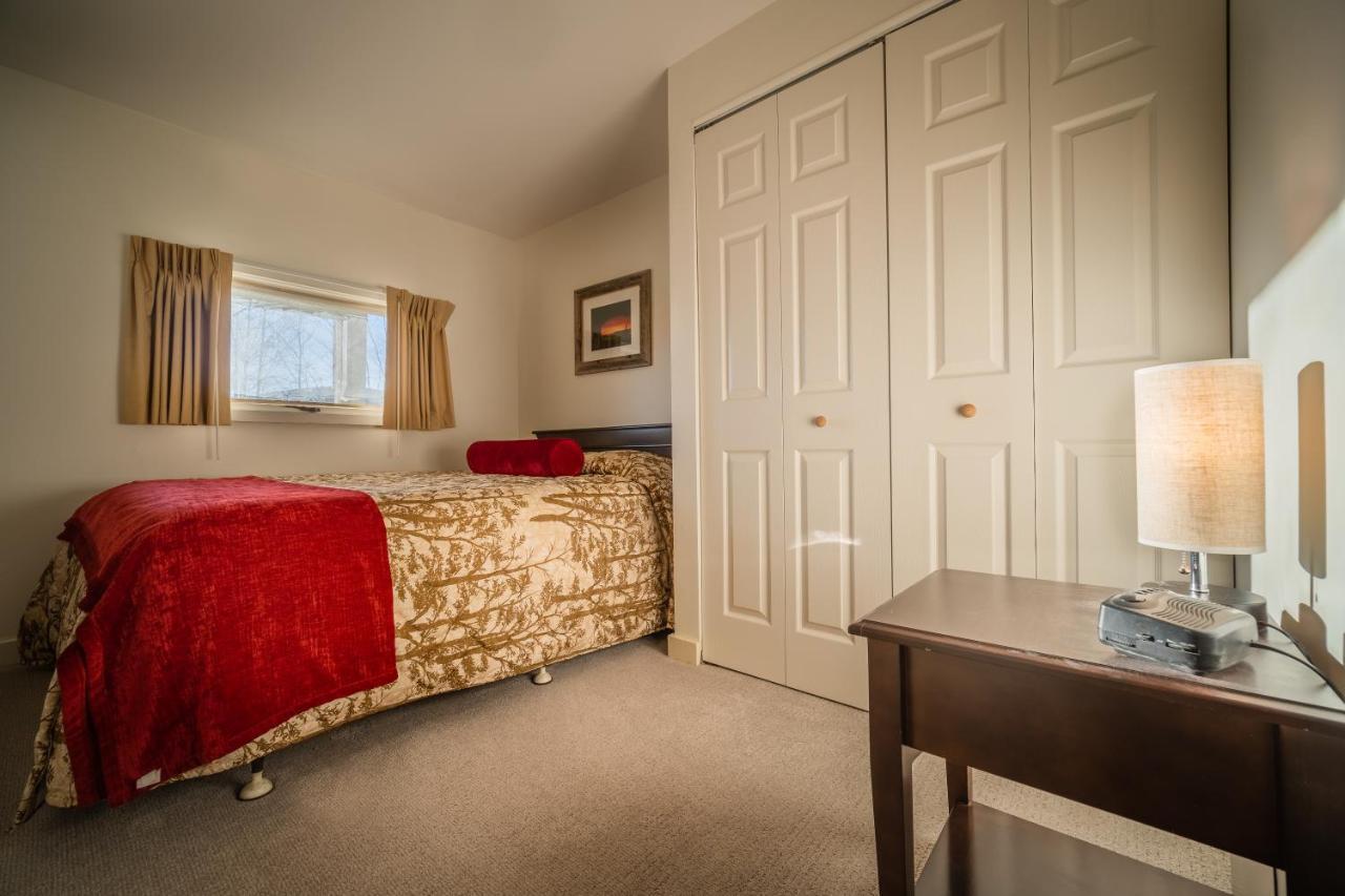 Sun & Ski Inn And Suites Стоу Екстериор снимка